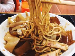-松树干拌面店