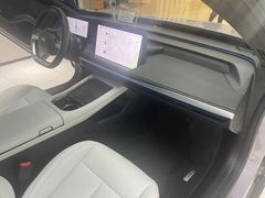 -小鹏汽车(上海静安大融城店)