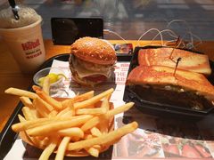 -The Habit Burger Grill 哈比特汉堡(复兴soho店)
