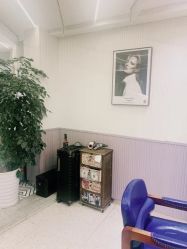 -PE SALON