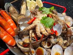 -何妹湿辣牛肉·粤式烧烤砂煲(桂雅路店)