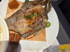 -肥肥虾庄·金牌油焖大虾(汉街SKP店)