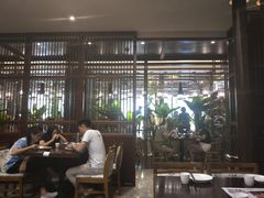 大堂-阿瓦山寨·湘菜现炒·剁椒鱼头王(咸阳总店)