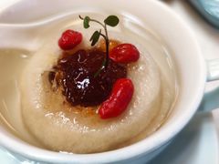 桃胶炖雪梨-屋顶花园餐厅(步行街老地王大厦店)