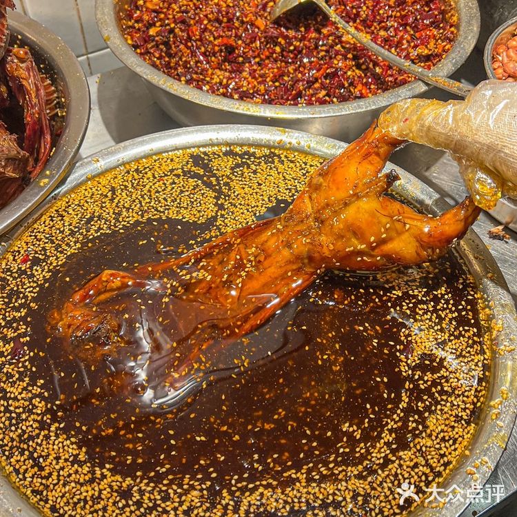 来重庆第一件事：直奔这家手撕兔！！！