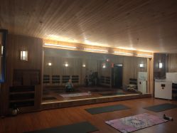 -威思丽高温瑜伽会馆