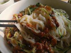 秘制炸酱面-天食包子铺(中华西路店)