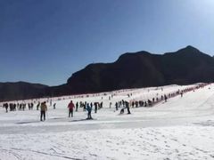 -荣盛康旅野三坡滑雪场
