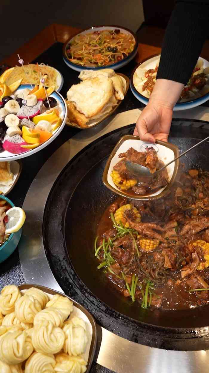 营信刘罗锅铁锅炖-"夏天吃铁锅炖再适合不过啦,很少看见有用活.