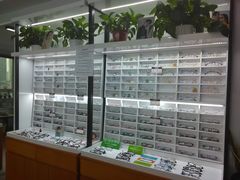 -视野联行眼镜•蔡司•依视路(温江店)