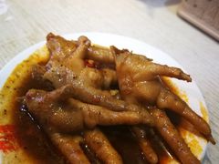 -爆炸头阿姨小四川正宗川味小吃(无任何分店)