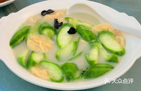 Bamboo Vine Tendon with Melon and Fish Puff