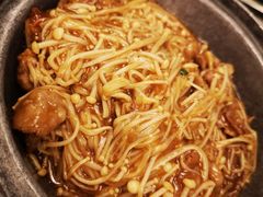 金针菇牛肉煲-香港新发烧腊茶餐厅(万象店)