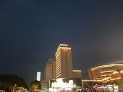 -巴陵广场