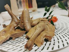 药膳浸乳鸽-夜宴江景餐厅