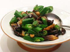 秋葵炒鸡枞菌-津菜典藏(中北镇店)