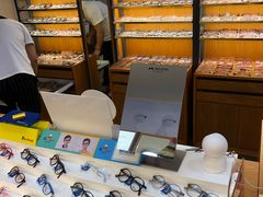 -优医视平价眼镜蔡司依视路折扣工厂店(十里堡店)