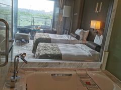 -上海滴水湖皇冠假日酒店