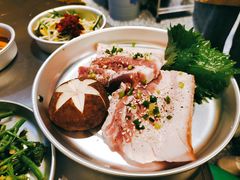 厚切整块猪五花-馥二代韩式烤肉 2세대 불고기(喷水池店)
