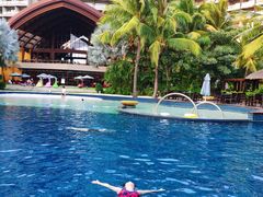 泳池-三亚湾海居铂尔曼度假酒店