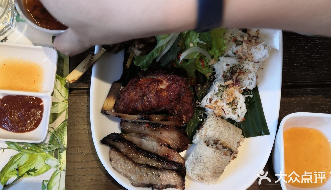 都吃饱了,感觉猪肉三明治最好吃,整体味道偏淡