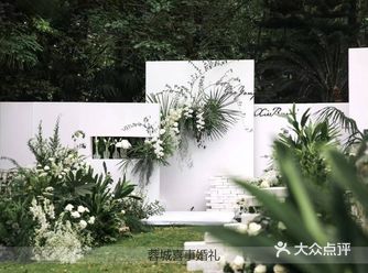 户外小森系婚礼，一定要满场真花吗？
