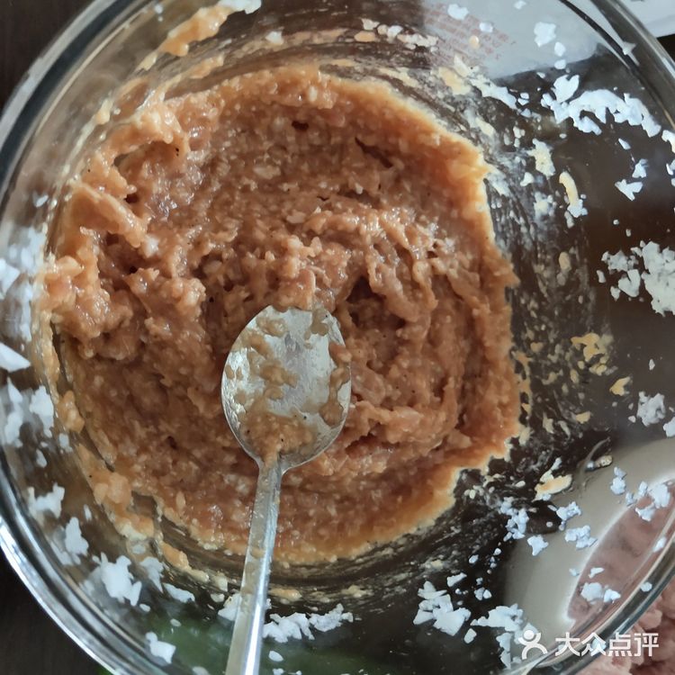 炸的时候也先炸开口来封上，之后就小火慢炸，真的很慢啊