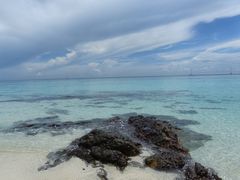 Koh&nbsp;Rok&nbsp;海滩左边好多礁石，有点滑，拍照得注意安全-洛克岛
