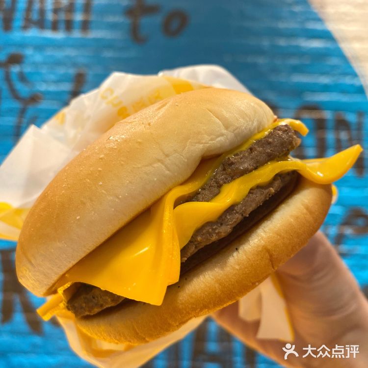 麦当当新品派！还有海绵宝宝套餐！玩具让我有点失望...