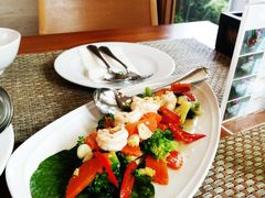 -Chom Cafe and Restaurant