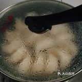 热腾腾、胖乎乎的白菜猪肉蒸饺！