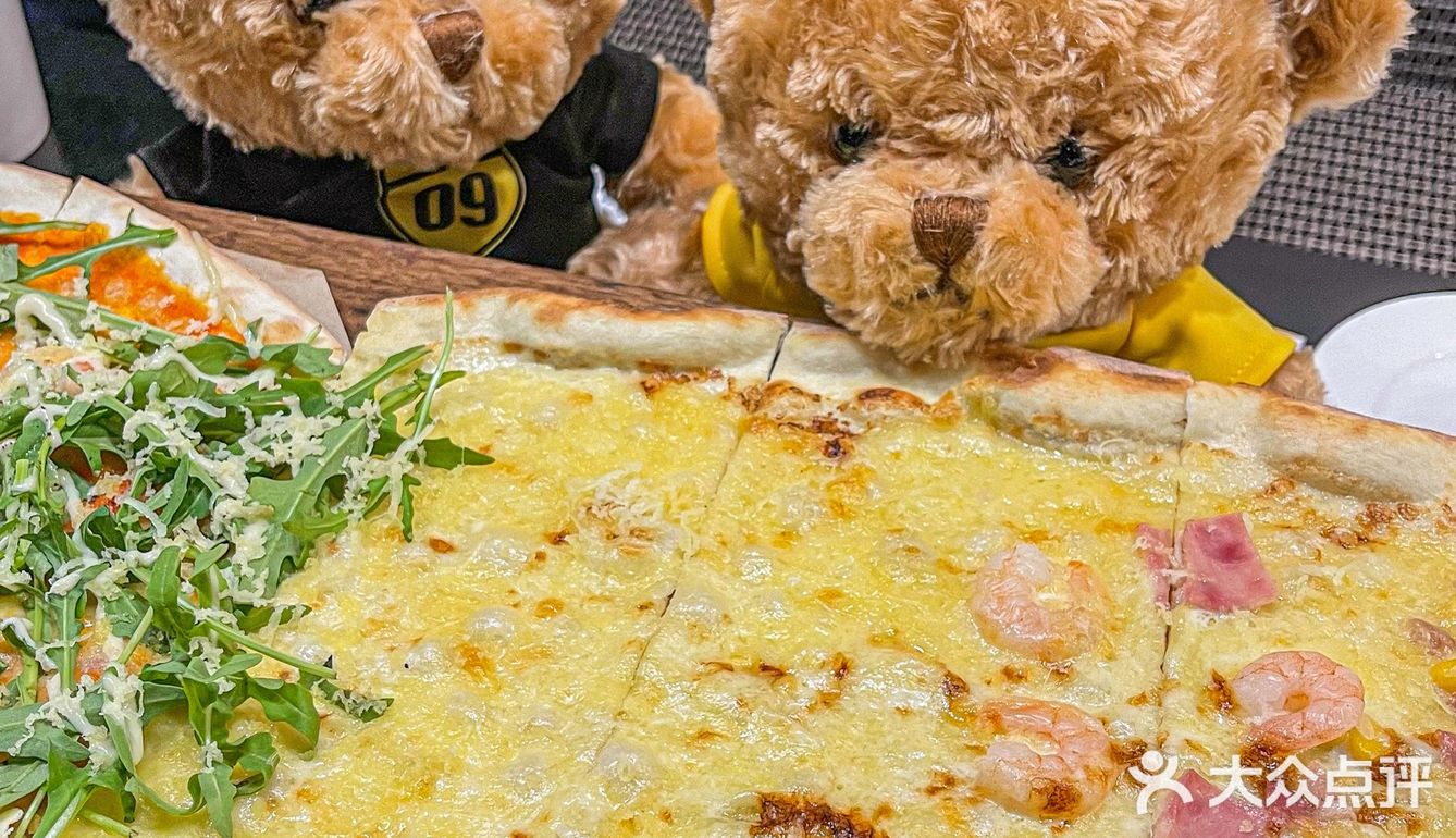 点单不用纠结口味😛一米长披萨满足4️⃣个味道