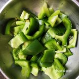 家常菜中简易的 脆绿营养的鲜椒炒鸡蛋