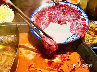 杉姐老火锅：重庆火锅的醇香与复古情怀！
