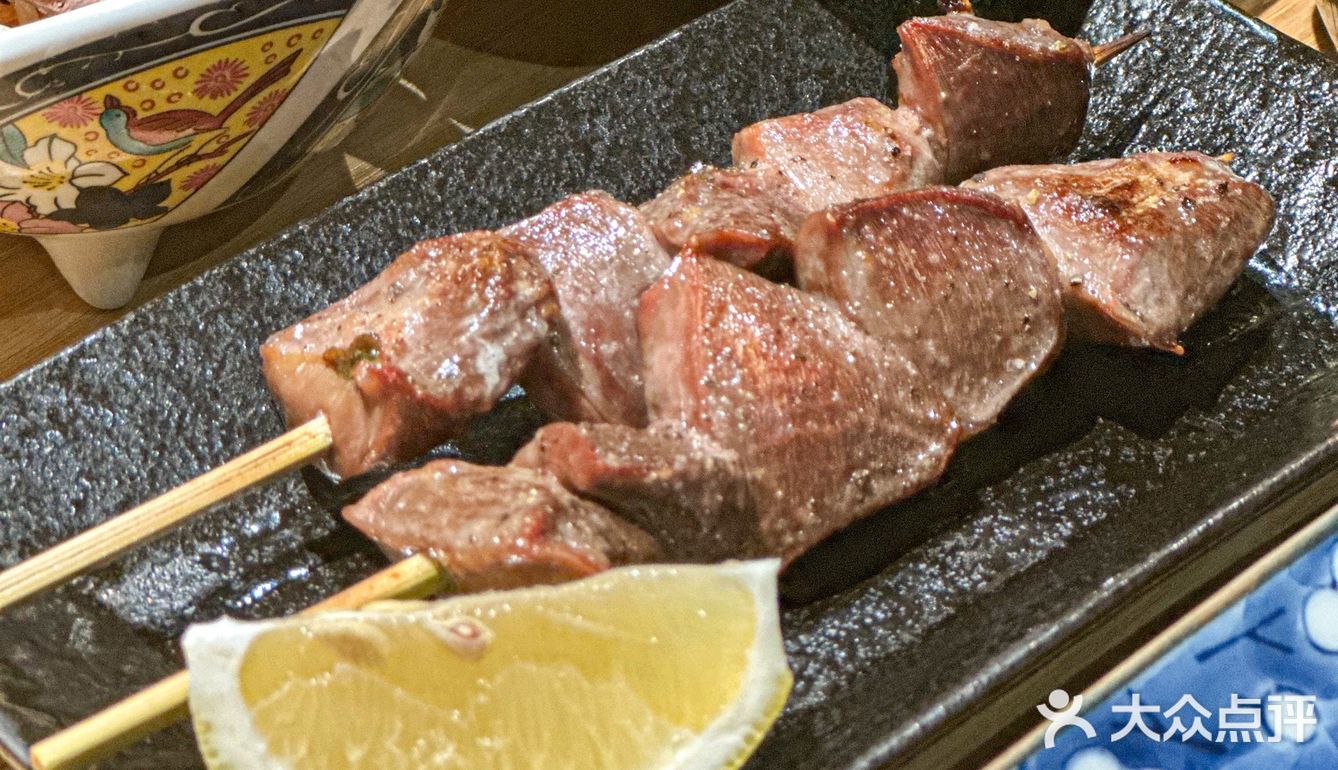 想要尝试正宗日本料理吗？南海大道有一家超级受欢迎的炭火烧居酒