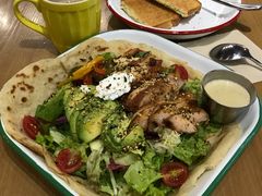 照烧鸡肉配牛油果拉法沙拉-HELLO 27 意面·沙拉·帕尼尼