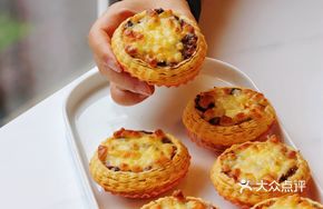 Mozzarella Cheese Baked Wagyu Pastry