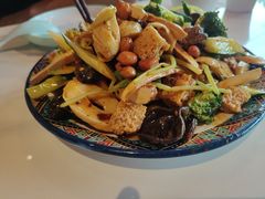-亚伟瓦罐面美食城(淇县总店)