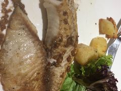 香煎鲷鱼配蒜香橄榄油汁-斯比特花园西餐厅(东方商厦店)