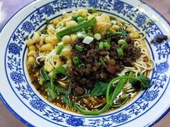 -渝之汇牛肉豌杂面