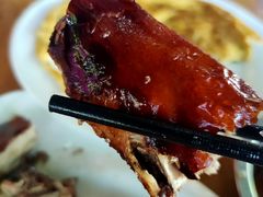 -黄记四更烤乳猪店