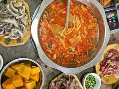 -黄利砖万峰林布依特色酸笋牛肉馆