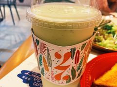 牛油果香蕉奶昔-HELLO 27 意面·沙拉·帕尼尼