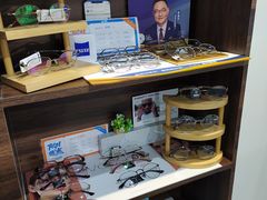 -诺柯视眼镜-蔡司依视路官方工厂店(淞南一店)