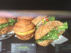 鸡蛋培根可颂堡-星巴克(朵云轩店)