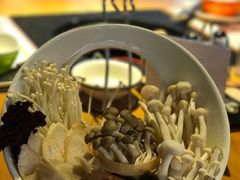 -洪氏嗨捞·广东猪肚鸡·椰子鸡火锅(西咸万象城店)