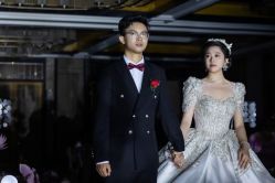 -Color卡诺婚纱礼服馆(南京严选店)