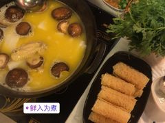 -鲜入围煮花胶鸡海鲜火锅