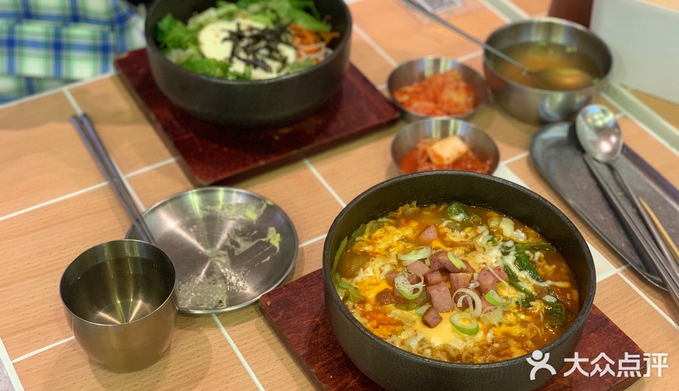 「芝士火腿辛拉面」他的火腿是像港式的午餐肉那样