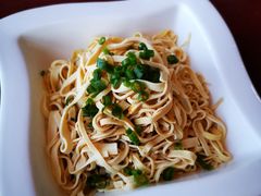 -红栌温泉山庄生态美食餐厅